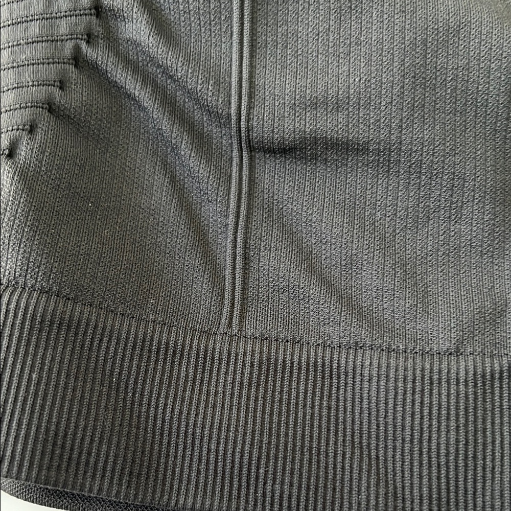 Lululemon Cropped “Seamless”Leggings - Picture 3 of 6
